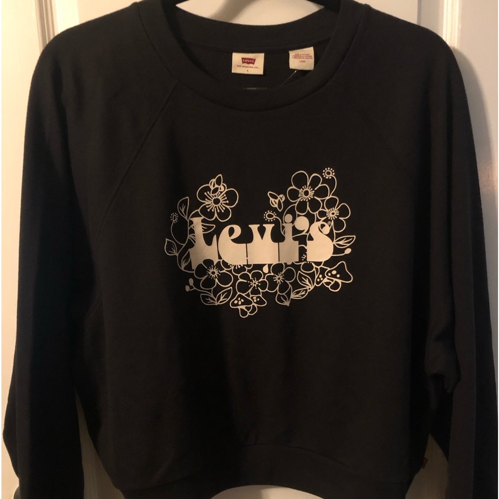 NWT: Cropped Levi’s Sweatshirt ~ NWT